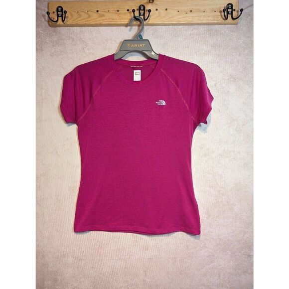 The North Face fuscia short sleeved t-shirt  medium - Picture 1 of 5